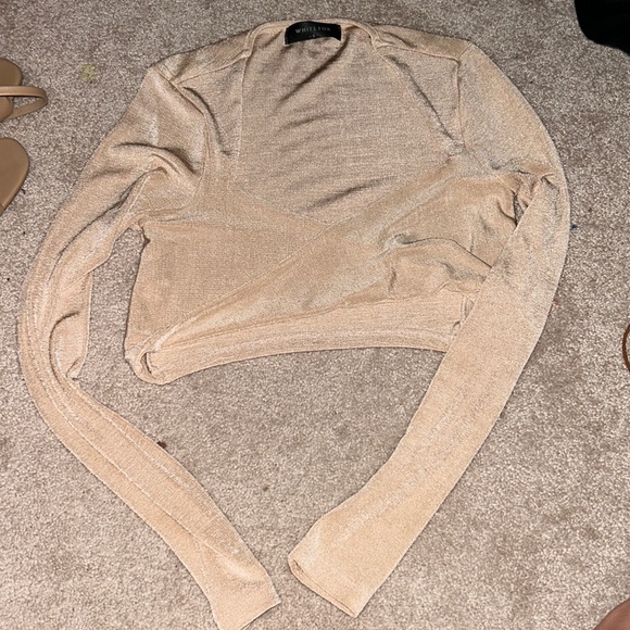 White Fox Cream Cropped long sleeve - Picture 1 of 3
